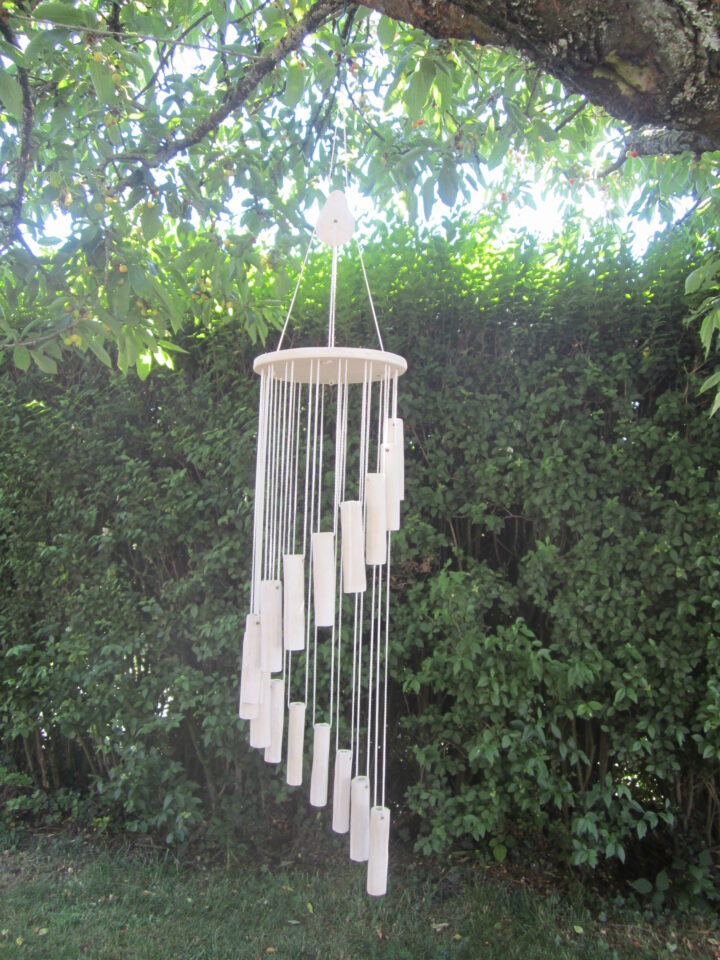 Améliorez l'harmonie de votre jardin avec les carillons éoliens en cristal  Cosmos